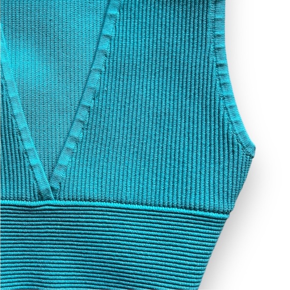 Babaton Carlotta Sculpt Knit Deep V Neck Tank Compressive XS Aqua EUC - Picture 10 of 15